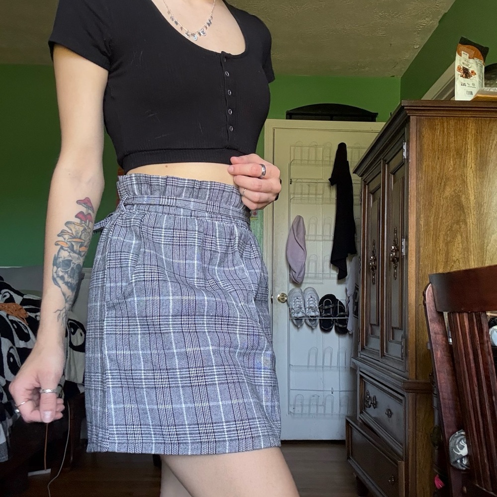 Stylish Gray Plaid Skirt with Pockets